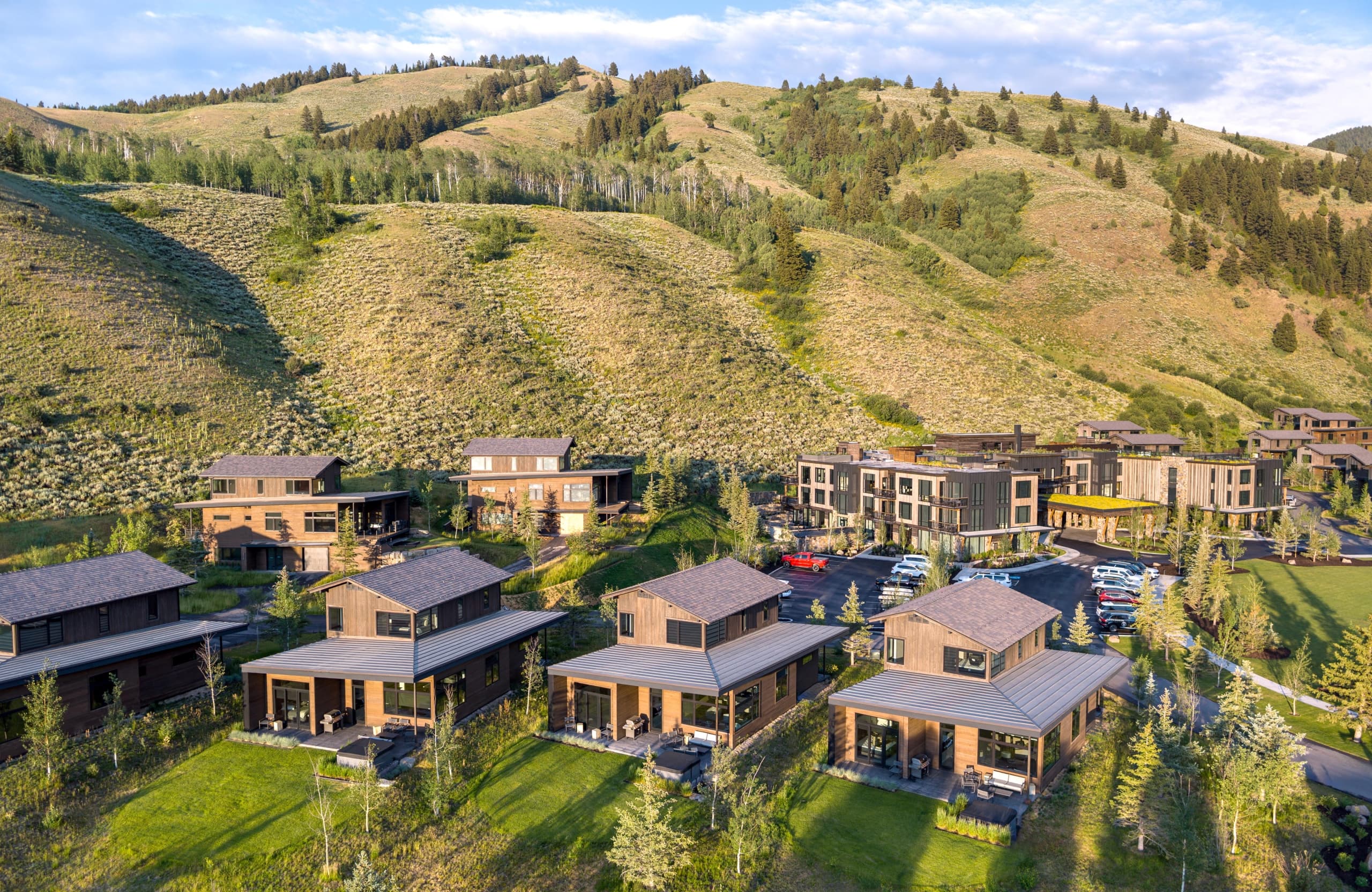 The Sylvan Lodge exterior view with mountain background