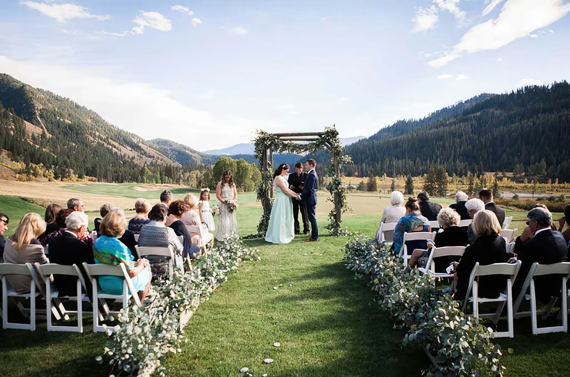 An outdoor wedding at Snake River Sporting Club