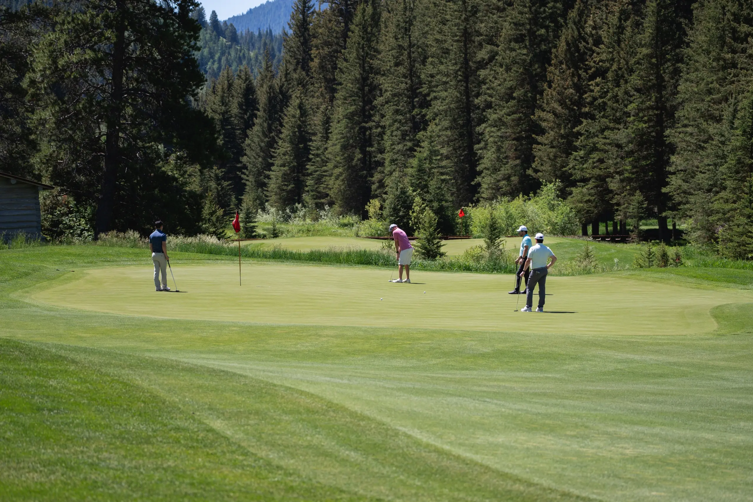 A group of golfers at Snake River Sporting Club