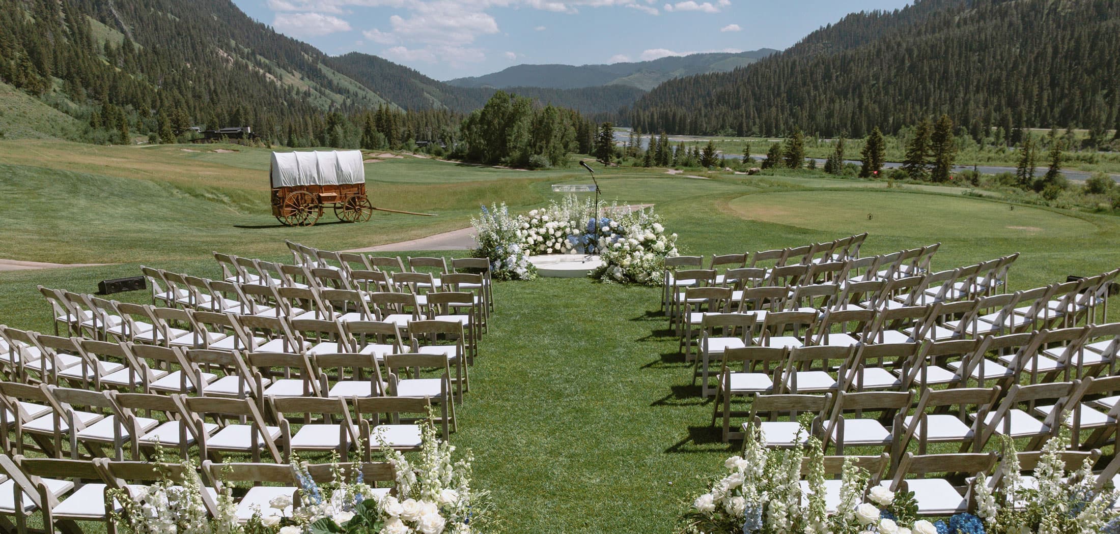 An outdoor wedding at Snake River Sporting Club